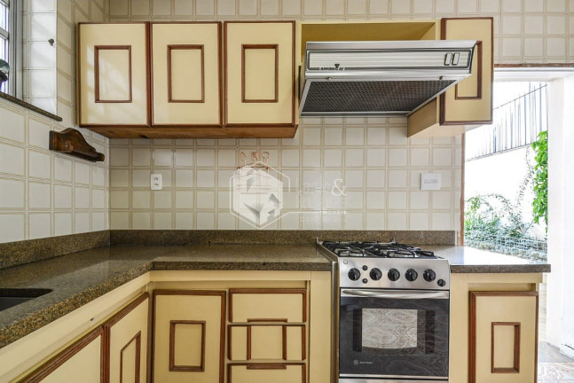 Imagem Sobrado com 3 Quartos à Venda, 242 m² em Moema - São Paulo Imagem Sobrado com 3 Quartos à Venda, 242 m² em Moema - São Paulo