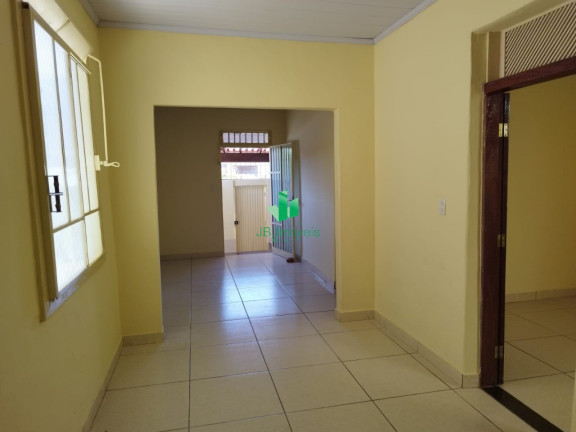 Casa com 3 Quartos para Alugar, 1 m² em Centro - Montes Claros