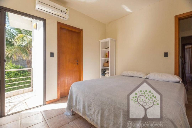 Imagem Casa com 5 Quartos à Venda, 330 m² em Itacorubi - Florianópolis Imagem Casa com 5 Quartos à Venda, 330 m² em Itacorubi - Florianópolis