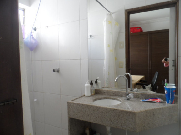 Imagem Casa com 5 Quartos à Venda, 220 m²