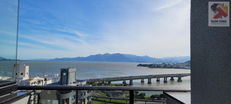 Imagem Apartamento com 2 Quartos à Venda, 71 m² em Centro - Florianópolis