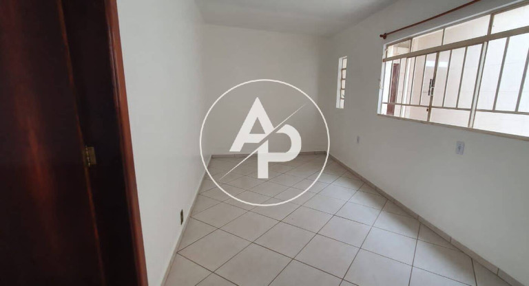 Imagem Casa com 3 Quartos à Venda, 270 m² em Uvaranas - Ponta Grossa