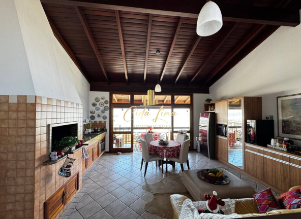 Imagem Casa com 3 Quartos à Venda, 210 m² em Balneário - Florianópolis