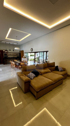 Imóvel com 3 Quartos à Venda, 1.279 m² em Centro - Hidrolândia