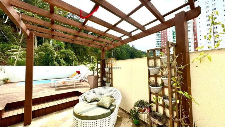 Imagem Imóvel com 3 Quartos à Venda, 213 m² em Pioneiros - Balneário Camboriú