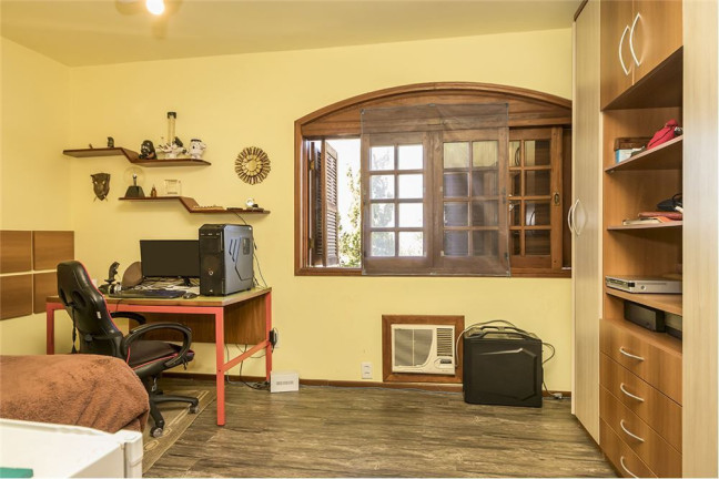 Imagem Casa com 6 Quartos à Venda,  em Jardim Itu - Porto Alegre