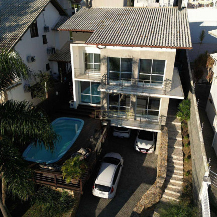 Casa com 3 Quartos à Venda, 248 m² em Cidade Universitária Pedra Branca - Palhoça