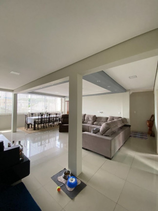 Imagem Casa com 3 Quartos à Venda, 240 m² em Guaíra - Curitiba