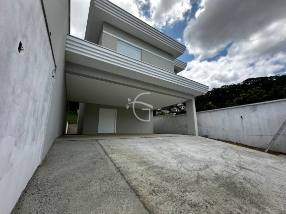 Sobrado com 3 Quartos à Venda, 346 m² em América - Joinville