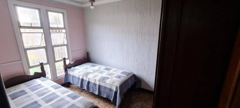 Imagem Casa com 4 Quartos à Venda, 240 m²