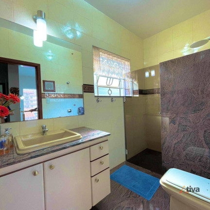 Imagem Casa com 4 Quartos à Venda, 298 m²
