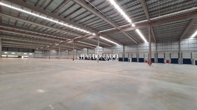 Imóvel Comercial para Alugar, 1.372 m² em Centro - Extrema