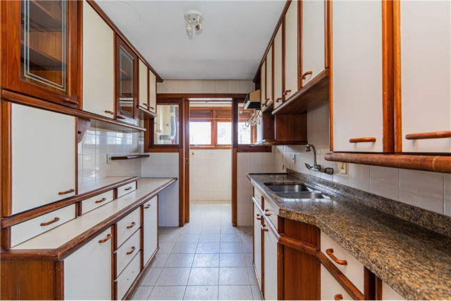Imagem Imóvel com 3 Quartos à Venda, 220 m² em Petrópolis - Porto Alegre Imagem Imóvel com 3 Quartos à Venda, 220 m² em Petrópolis - Porto Alegre