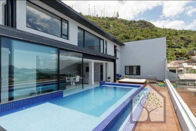 Imagem Casa com 4 Quartos à Venda, 287 m² em Trindade - Florianópolis Imagem Casa com 4 Quartos à Venda, 287 m² em Trindade - Florianópolis
