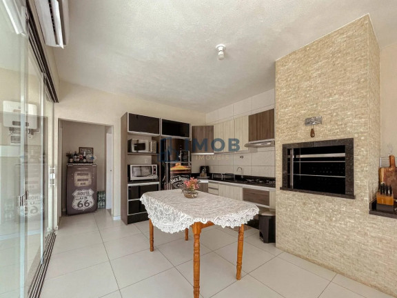 Imagem Casa com 3 Quartos à Venda, 198 m² em Centro - Schroeder