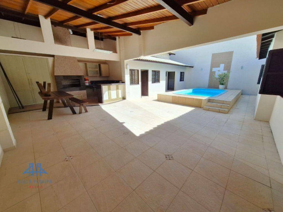Imagem Casa com 3 Quartos à Venda, 195 m² em Itacorubi - Florianópolis