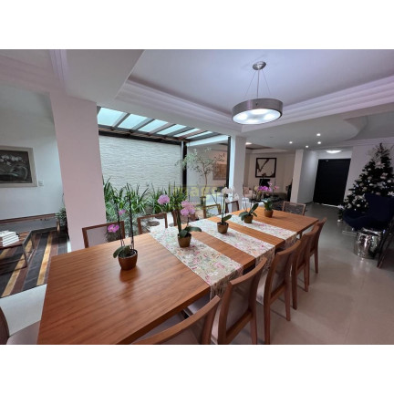 Imagem Casa com 3 Quartos à Venda, 380 m² em Ariribá - Balneário Camboriú Imagem Casa com 3 Quartos à Venda, 380 m² em Ariribá - Balneário Camboriú