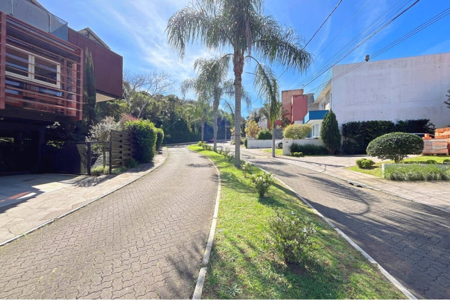 Imagem Casa com 3 Quartos à Venda, em Hípica - Porto Alegre Imagem Casa com 3 Quartos à Venda, em Hípica - Porto Alegre