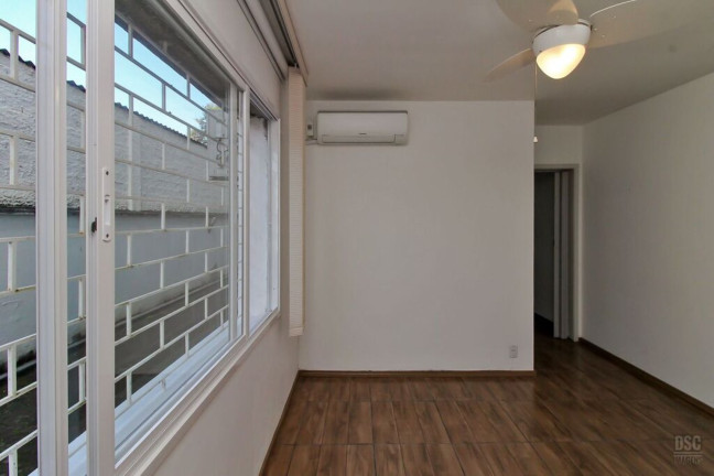 Imagem Imóvel com 1 Quarto à Venda, 38 m² em Camaquã - Porto Alegre Imagem Imóvel com 1 Quarto à Venda, 38 m² em Camaquã - Porto Alegre