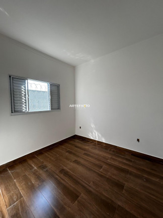 Imagem Casa com 2 Quartos à Venda, 200 m²