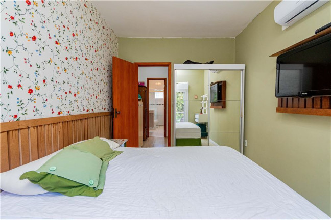 Imagem Casa com 2 Quartos à Venda, em Hípica - Porto Alegre Imagem Casa com 2 Quartos à Venda, em Hípica - Porto Alegre