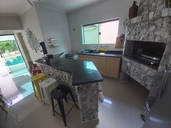 Imagem Sobrado com 3 Quartos à Venda, 340 m² em São Roque - São Roque