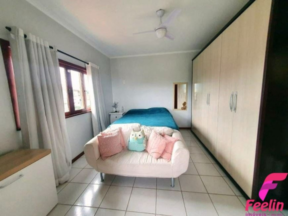 Imagem Casa com 5 Quartos à Venda, 340 m² em Carianos - Florianópolis