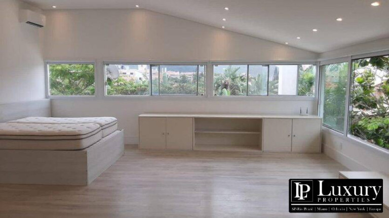 Imagem Casa com 7 Quartos à Venda, em Praia Brava - Florianópolis Imagem Casa com 7 Quartos à Venda, em Praia Brava - Florianópolis