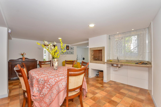 Imagem Casa com 3 Quartos à Venda, 236 m² em Vista Alegre - Curitiba Imagem Casa com 3 Quartos à Venda, 236 m² em Vista Alegre - Curitiba