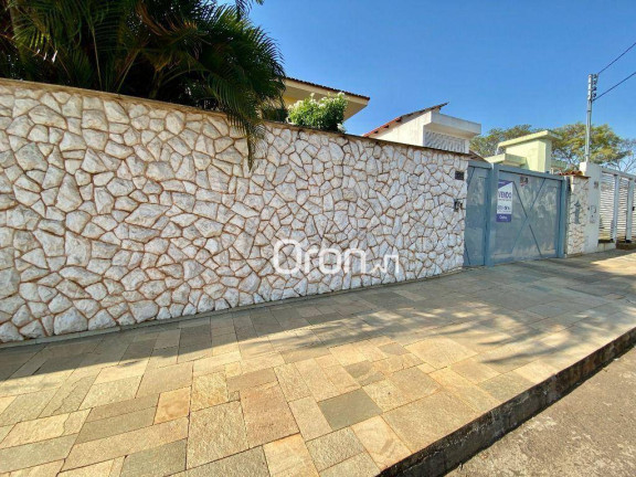 Sobrado com 5 Quartos à Venda, 420 m² em Santa Genoveva - Goiânia