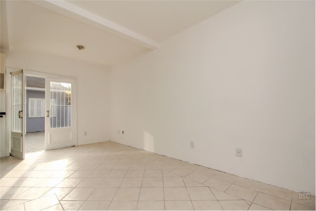 Imagem Casa com 3 Quartos à Venda, em Hípica - Porto Alegre Imagem Casa com 3 Quartos à Venda, em Hípica - Porto Alegre