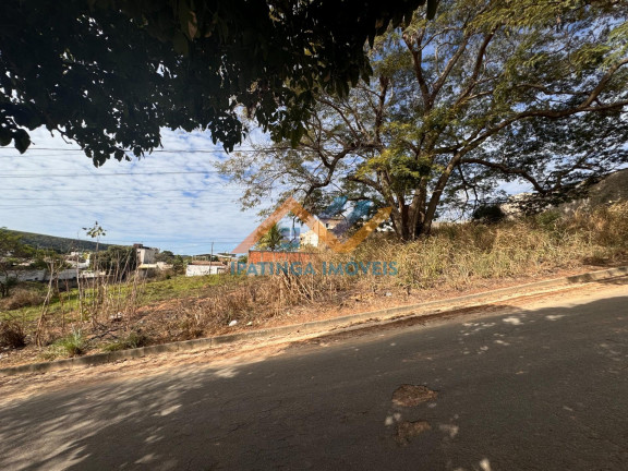 Terreno à Venda, 360 m² em Porto Seguro - Caratinga