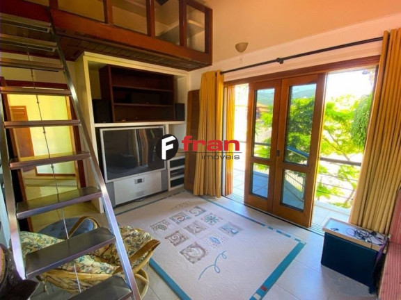 Imagem Casa com 3 Quartos à Venda, 450 m² em Córrego Grande - Florianópolis Imagem Casa com 3 Quartos à Venda, 450 m² em Córrego Grande - Florianópolis