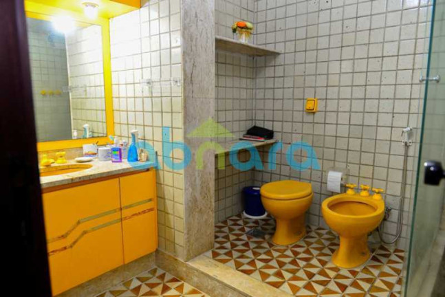 Imagem Apartamento com 4 Quartos à Venda, 198 m² em Copacabana - Rio De Janeiro Imagem Apartamento com 4 Quartos à Venda, 198 m² em Copacabana - Rio De Janeiro