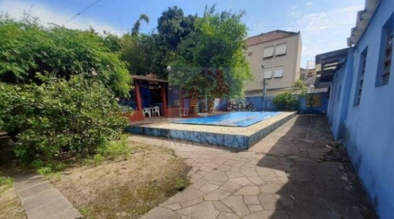 Casa com 3 Quartos à Venda,  em Menino Deus - Porto Alegre