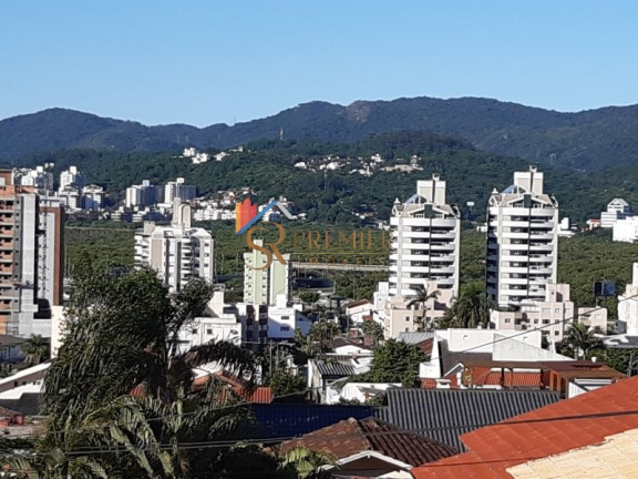 Imagem Casa com 3 Quartos à Venda, 256 m² em Trindade - Florianópolis