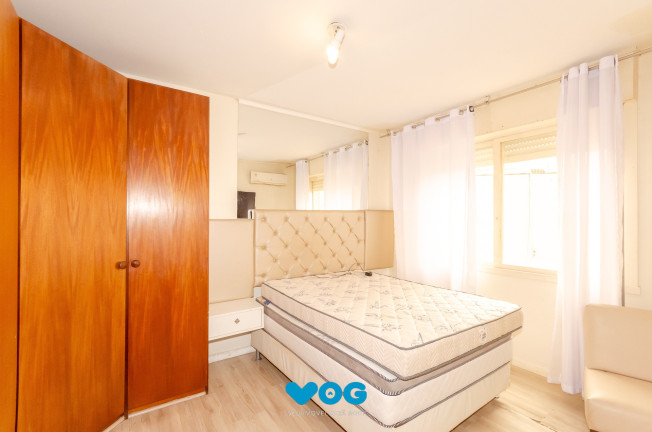 Imagem Imóvel com 2 Quartos à Venda, 72 m² em Santa Cecília - Porto Alegre Imagem Imóvel com 2 Quartos à Venda, 72 m² em Santa Cecília - Porto Alegre