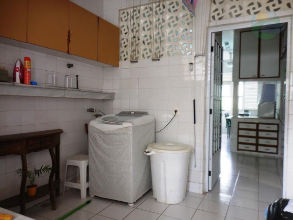 Imagem Casa com 5 Quartos à Venda, 300 m²