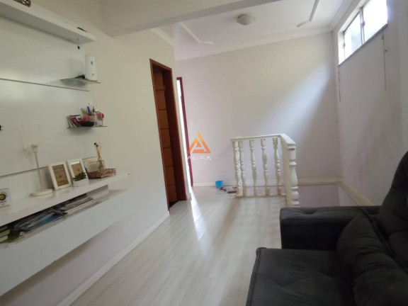 Imagem Casa com 3 Quartos à Venda, 84 m²