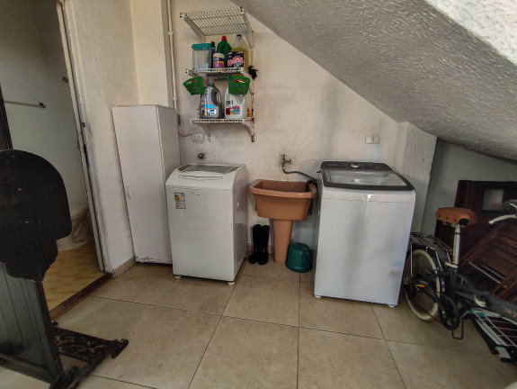 Imagem Casa com 3 Quartos à Venda, 251 m² em Marapé - Santos