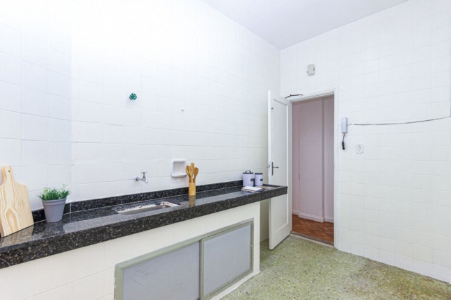 Imagem Imóvel com 3 Quartos à Venda, 94 m² em Copacabana - Rio De Janeiro Imagem Imóvel com 3 Quartos à Venda, 94 m² em Copacabana - Rio De Janeiro