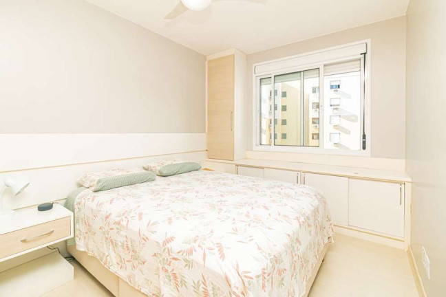 Imóvel com 2 Quartos à Venda,  em Passo Da Areia - Porto Alegre
