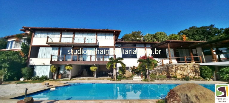 Casa com 13 Quartos à Venda,  em Urubu - Ilhabela