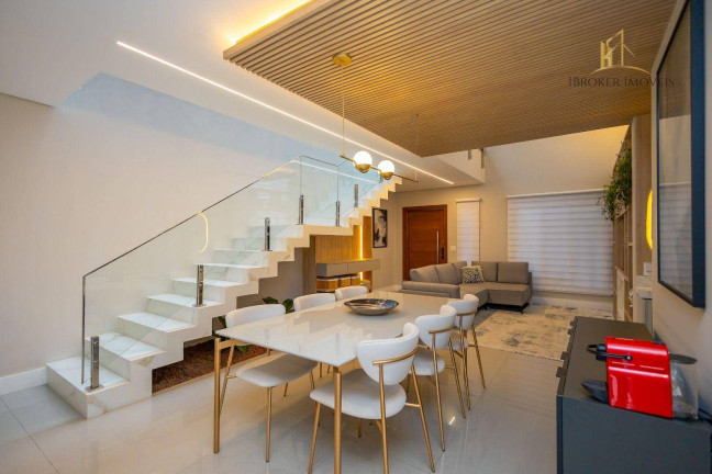 Imagem Sobrado com 3 Quartos à Venda, 208 m² em Uberaba - Curitiba Imagem Sobrado com 3 Quartos à Venda, 208 m² em Uberaba - Curitiba