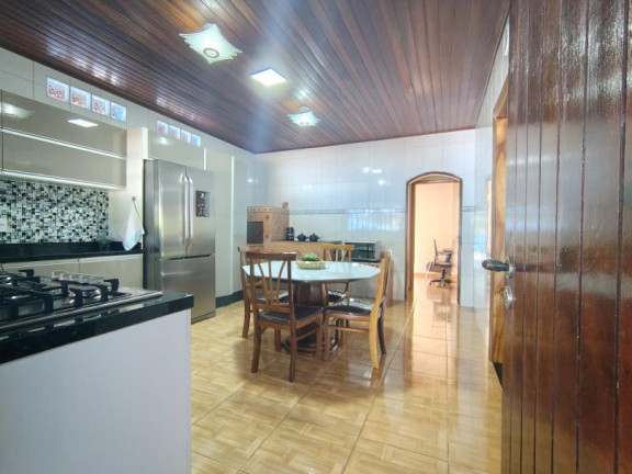 Imagem Imóvel com 3 Quartos à Venda, 2.400 m² em Biritiba Mirim