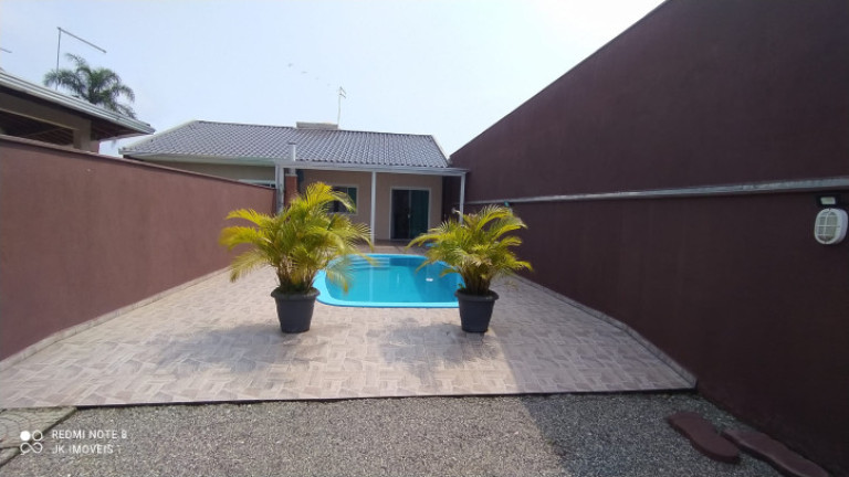 Imagem Casa com 2 Quartos para Temporada, 70 m² em Balneário Mariluz - Itapoá Imagem Casa com 2 Quartos para Temporada, 70 m² em Balneário Mariluz - Itapoá