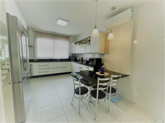 Imagem Casa com 3 Quartos à Venda, 387 m²