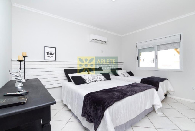 Imagem Casa com 6 Quartos à Venda, 805 m² em Centro - Bombinhas Imagem Casa com 6 Quartos à Venda, 805 m² em Centro - Bombinhas