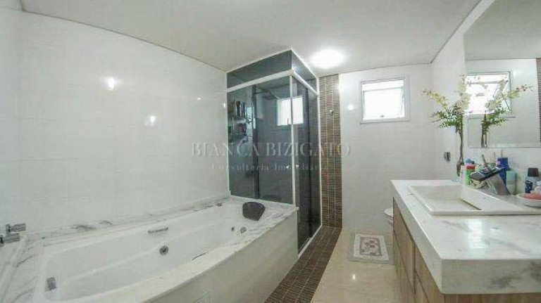 Imagem Casa com 6 Quartos à Venda, 733 m² em Vista Alegre - Curitiba