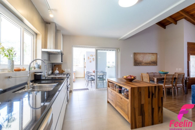Imagem Casa com 2 Quartos à Venda, 223 m² em Rio Tavares - Florianópolis